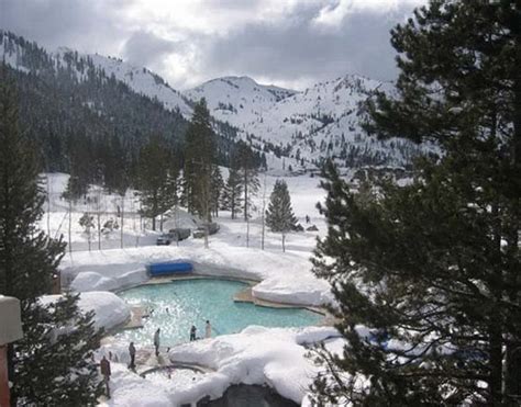 THE WORLD GEOGRAPHY: 12 Wonderful Winter Pools