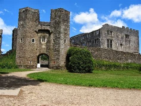 Hidden Magnolias: Berry Pomeroy Castle