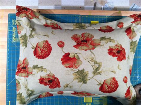 Oh Sew Thrifty: Super Quick Pillow Sham Tutorial