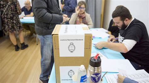 Argentina election: Chainsaw-wielding TikTok economic takes the lead in ...