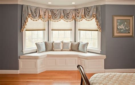 Gorgeous Solutions for Bay Window Curtains