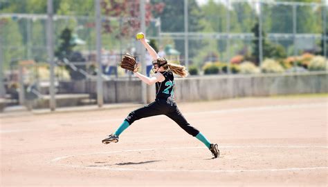 6 questions about the big risks of softball pitching - Futurity