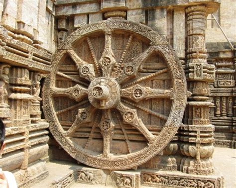 Carved wheel in Konark temple | Veethi