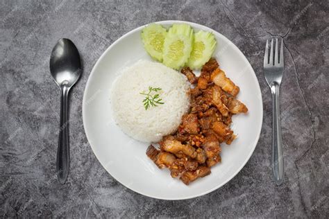 Free Photo | Fried pork with garlic and pepper served with rice