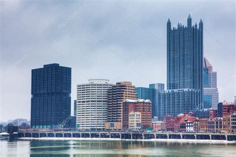 The Pittsburgh skyline in winter — Stock Photo © hstiver #106086172