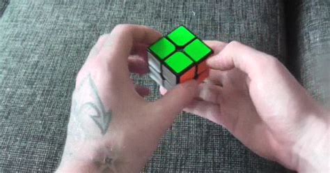 How To Solve A 2x2x2 Rubiks Cube - Mini Cube - 2x2 Rubik's Cube ...