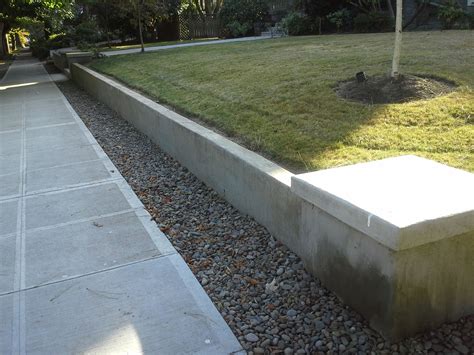 Poured Concrete Retaining Wall – HomeDecorish