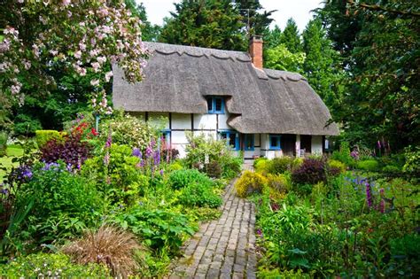 How to Design an Old-Fashioned Cottage Garden | Gardener's Path