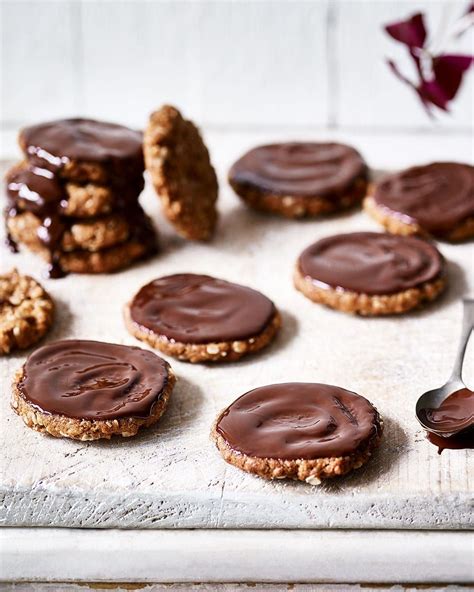 Chocolate hobnob-style biscuits (vegan) | Recipe | Biscuit recipe ...