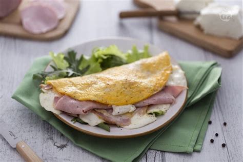 Omelette con stracchino e prosciutto cotto | Ricetta | Ricette, Idee ...