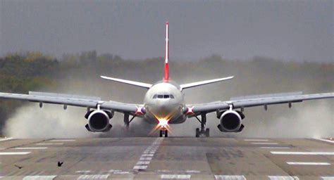 airplane landing on runway - Google Search | Tema 4: Viajar & La ...