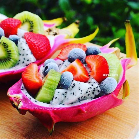 Gorgeous dragon fruit bowl, clean eating at its best Newport skinny tea