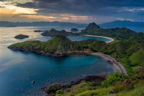 [Photos] The Rugged Beauty of Indonesia's Komodo National Park - Saigoneer