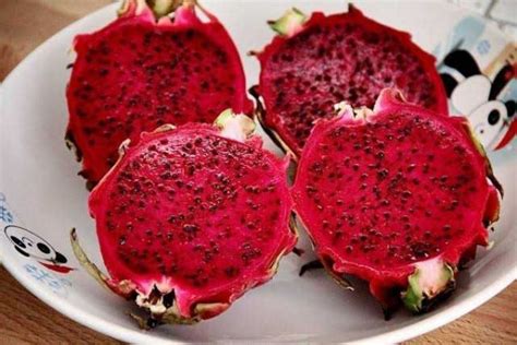 9 Buah Berwarna Merah yang Manis dan Menggugah Selera, Penasaran?