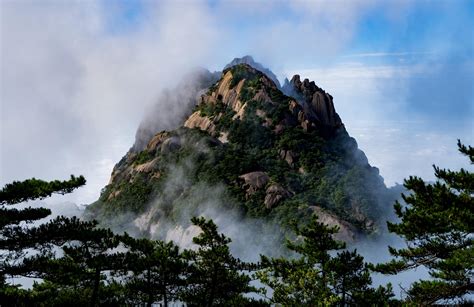 Huangshan (Yellow Mountains), China [OC] [5659x3668] : r/EarthPorn