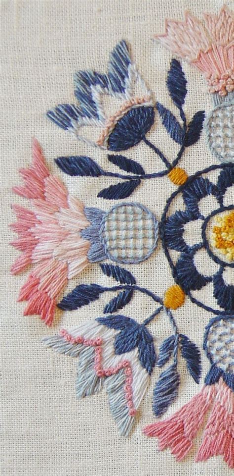 1000+ images about Flores Bordadas on Pinterest | Hand embroidery ...