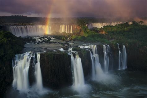 Iguazú Falls, Iguazú National Park, Argentina - Art Wolfe