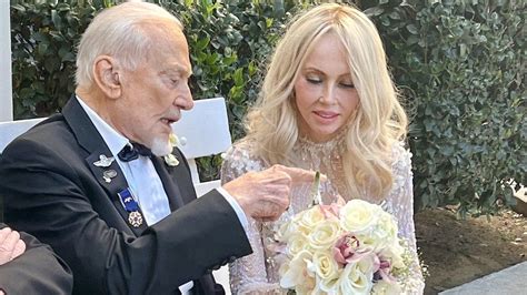 Buzz Aldrin marries for the fourth time, aged 93 - BBC News