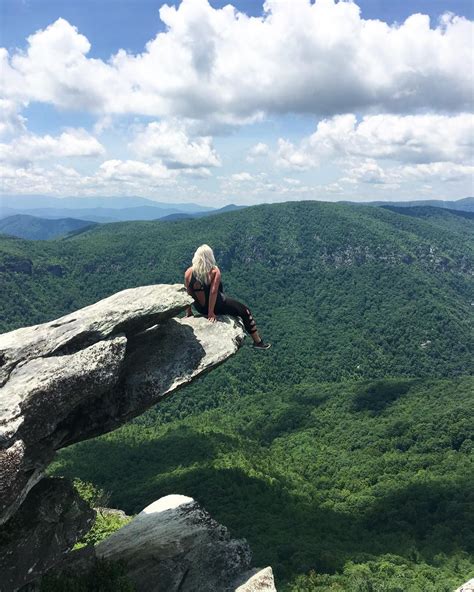 Hiking In North Carolina Is Picture-Perfect At This Mountaintop Spot ...