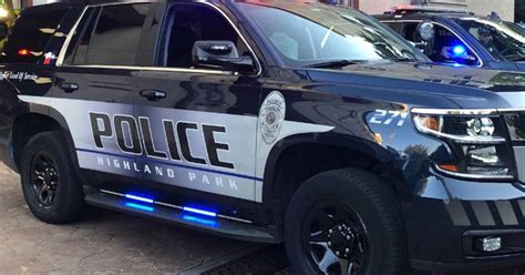 Highland Park police to begin wearing body cameras - CBS Chicago