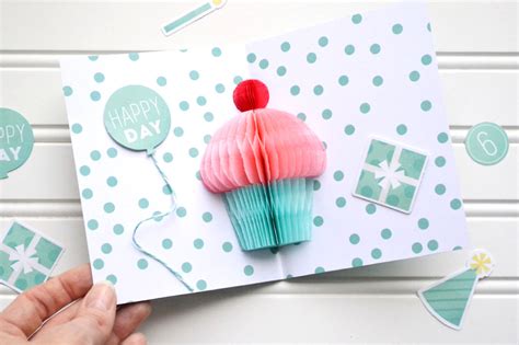 Aly Dosdall: pop-up cupcake birthday card | video tutorial