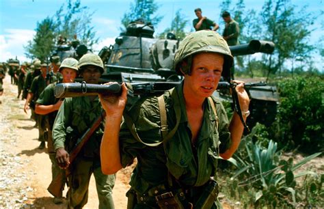 U.S. Marines in Vietnam, 1965: 30 Amazing Color Photographs That ...