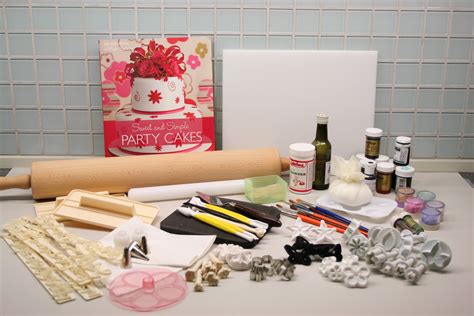 Basic cake decorating kit - Cake Journal