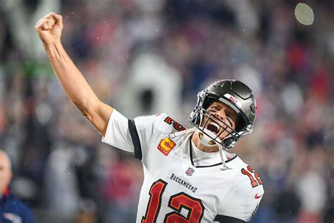 BREAKING: Bucs QB Tom Brady Becomes NFL's All-Time Leading Passer