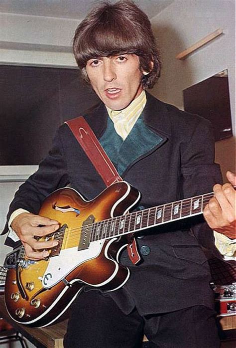 George Harrison with his Epiphone Casino | The beatles, George harrison ...