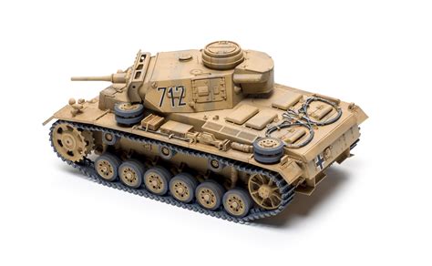 Build review of the Academy PzKpfw III Ausf J scale model armor kit ...