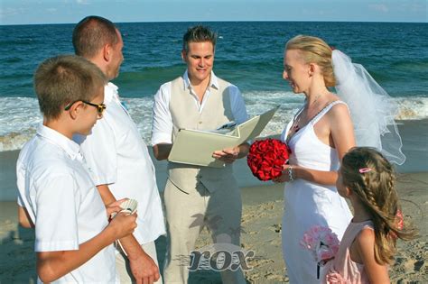 Beach wedding Officiant Sean Rox helps couple tie the knot during ...