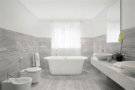 grey wood look tile bathroom - youngblutmezquita-99