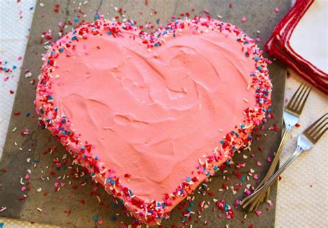 14 Sweet Heart-Shaped Cakes Designs - World inside pictures