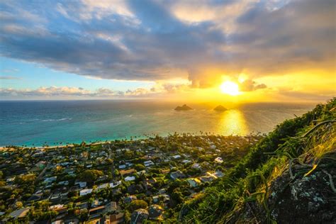 Lanikai Pillbox Hike Sunrise In Oahu, Hawaii (Kaiwa Ridge Trail)