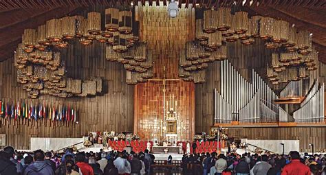 Plaza Mariana and Basilica of Our Lady of Guadalupe - Escapadas