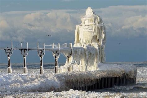 Stunning photo from Lake Michigan where winter gales coated St. Joseph ...