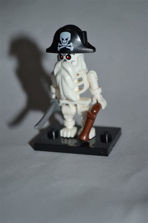 CUSTOM Lego Pirate Skeleton