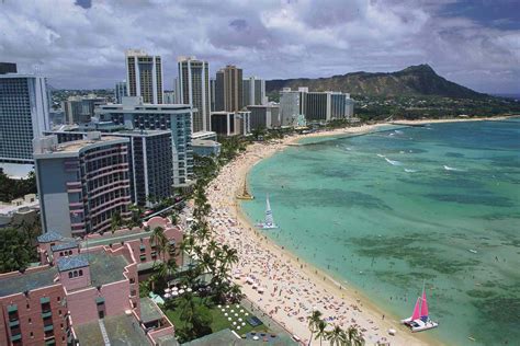 How Waikiki Beach Became an Iconic Luxury Destination in Hawaii