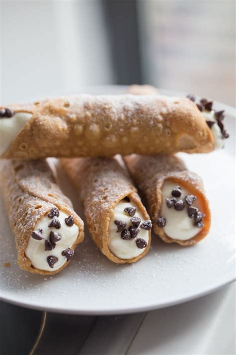 Easy Cannoli Recipe - Lauren's Latest