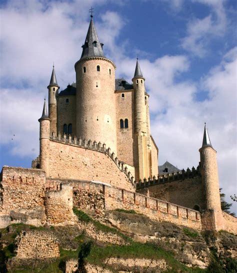 Alcazar of Segovia Tourist Information, Facts & Location