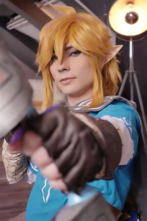 Link defending his princess [self] BOTW Link Cosplay by me ...