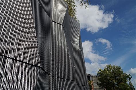 3D Mesh Façade by HAVER and BOECKER | Archello | Facade, Facade ...