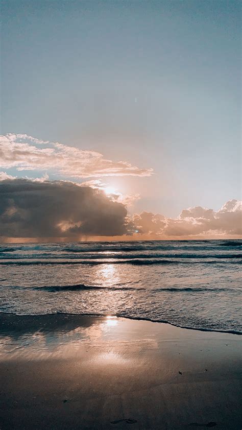 Sunrise Ocean iPhone Wallpaper | Gold coast queensland, Travel ...