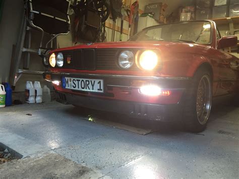 Custom LED driving lights tucked away under the early E30 euro bumper ...