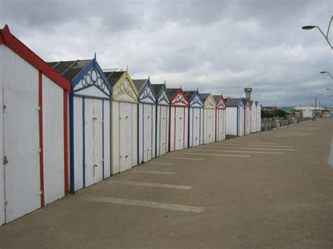 Beach huts on Great Yarmouth seafront © peter robinson cc-by-sa/2.0 ...