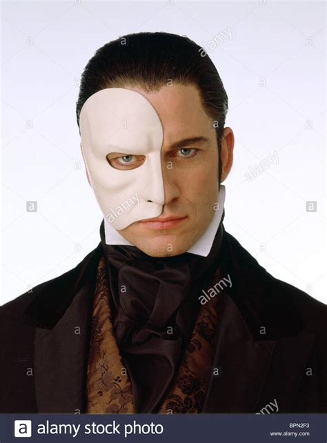 GERARD BUTLER THE PHANTOM OF THE OPERA (2004 Stock Photo: 31195783 - Alamy