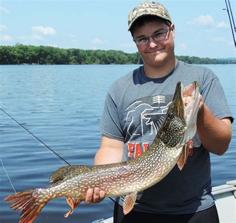 The Quiet Fishing Town in Iowa That Seems Frozen in Time - Only In Your ...