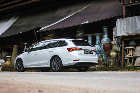 SKODA OCTAVIA COMBI REVIEW: The critical thinker's practical choice