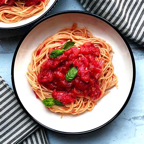 Greek Spaghetti Sauce With Tomatoes & Basil - The Greek Foodie