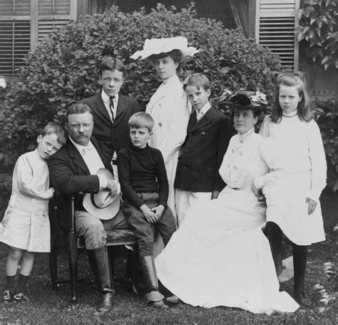 File:Theodore Roosevelt and family, 1903.jpg - Wikipedia